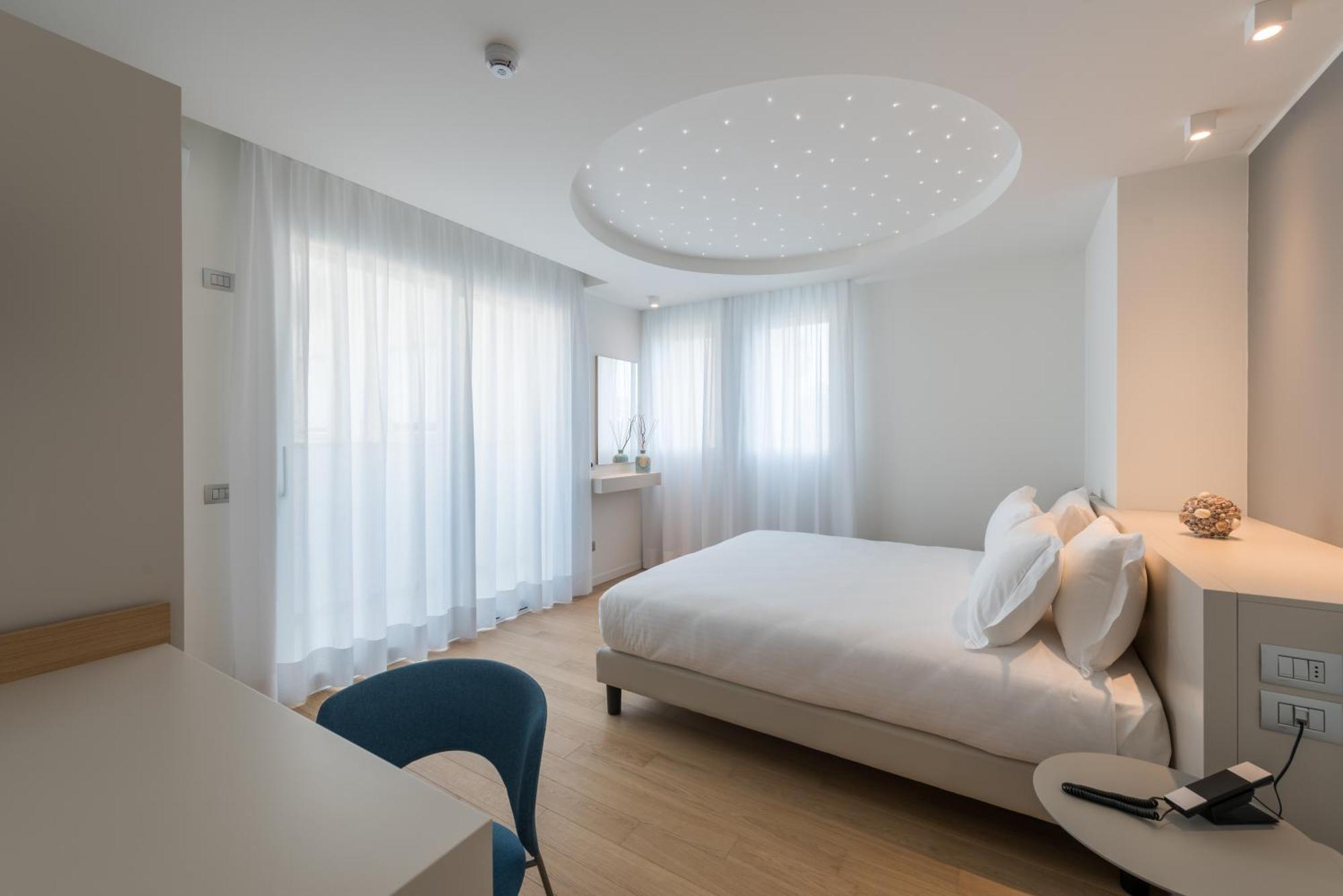 Hotel Hesperia & 4*