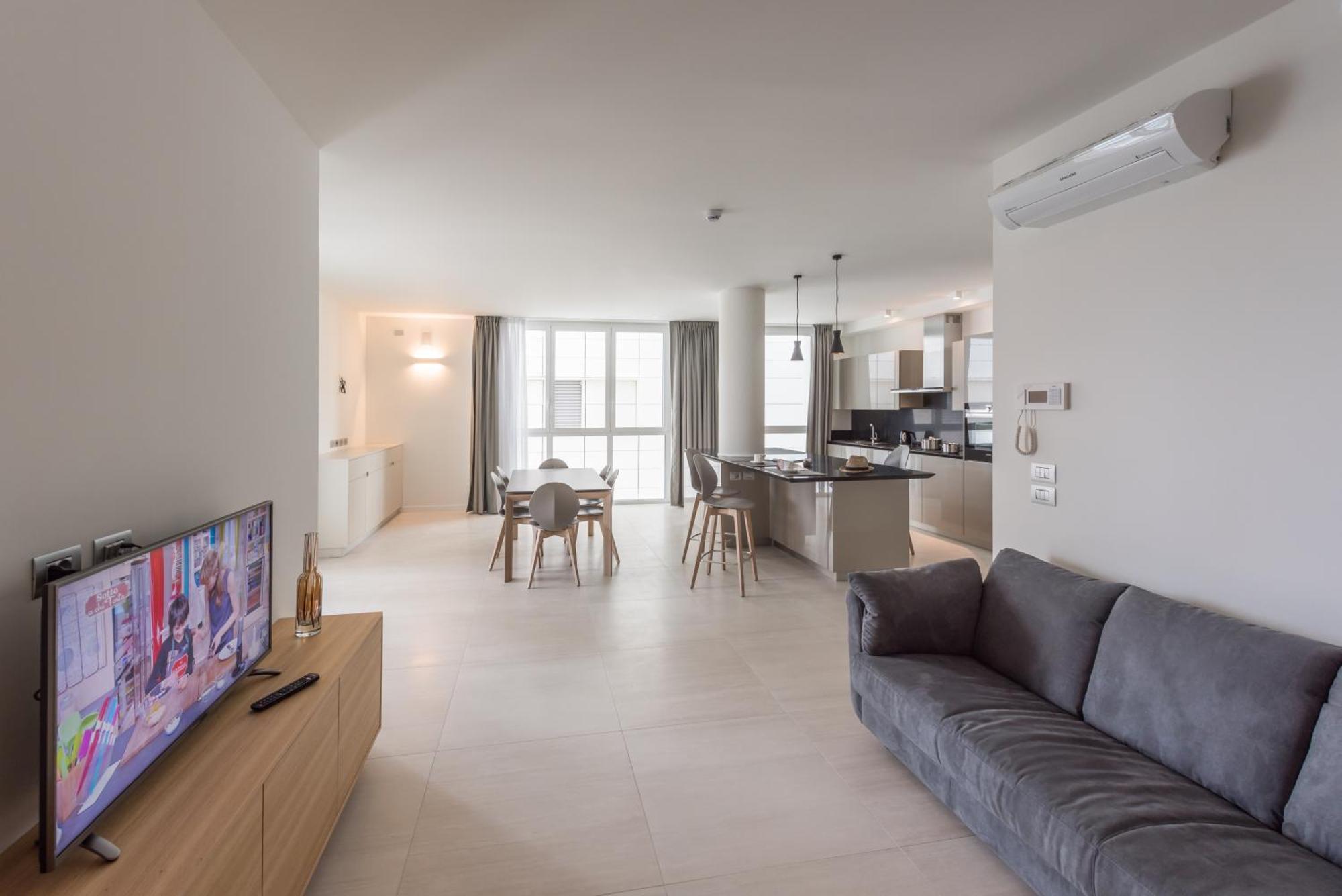 Hotel Hesperia & 4*