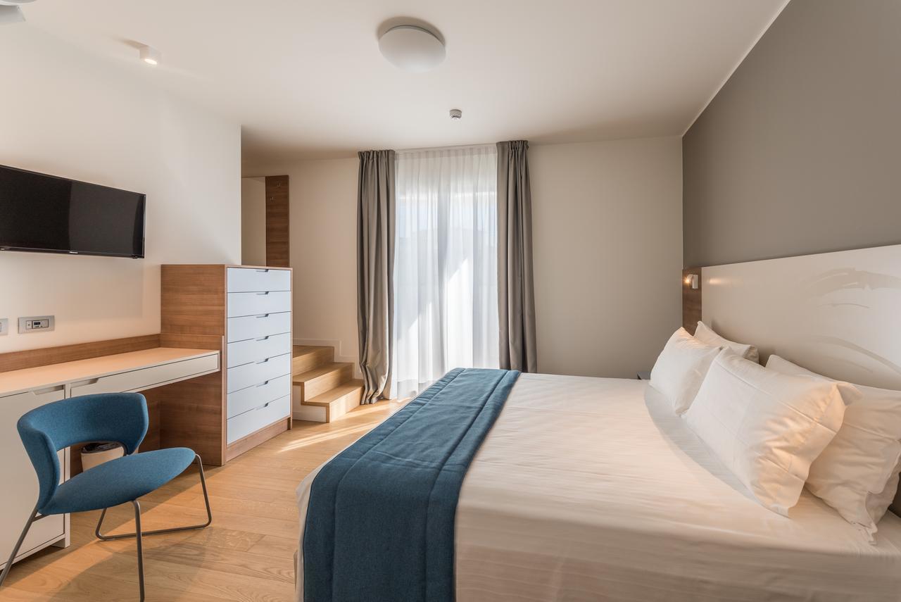 Hotel Hesperia & 4*